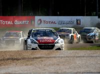 Voce ai piloti del Team peugeot Hansen prima della gara di Estering di Rallycross