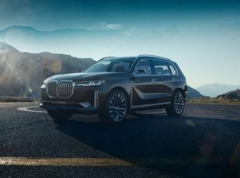 BMW X7 iPerformance, il SUV 7 posti a passo lungo