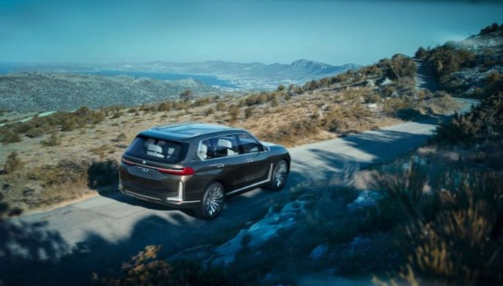 BMW X7 iPerformance, il SUV 7 posti a passo lungo - Foto 14 di 15