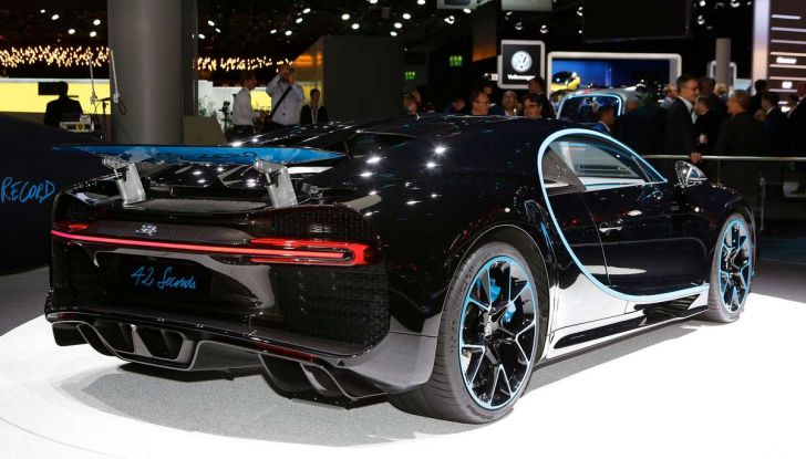 Bugatti Chiron da record sul filo dei 400 km/h - Foto 3 di 7
