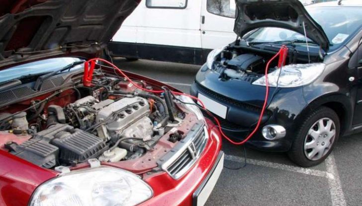 Batteria auto scarica? Ecco come farla ripartire con il booster - Foto 7 di 8
