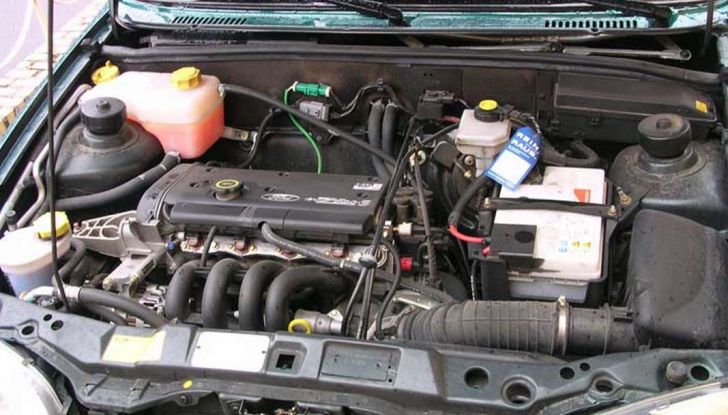 Batteria auto scarica? Ecco come farla ripartire con il booster - Foto 8 di 8