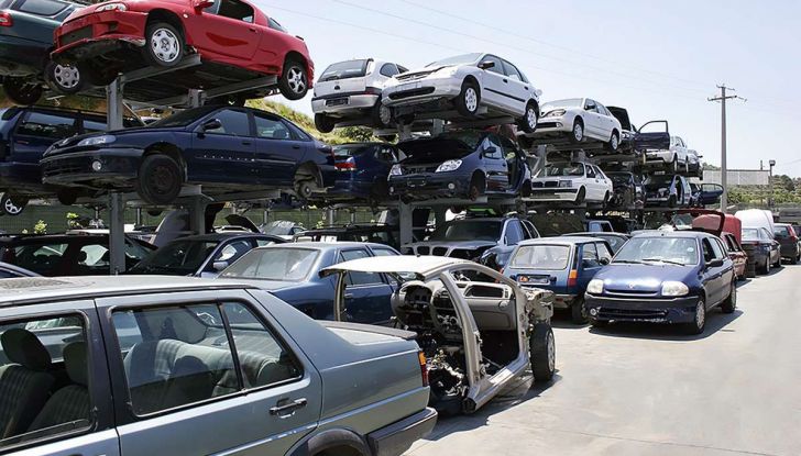 Demolire un’auto: cosa fare e come comportarsi - Foto 8 di 11