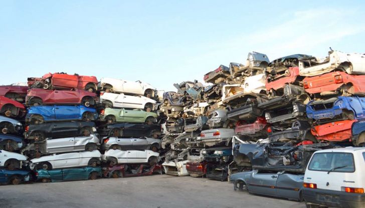 Demolire un’auto: cosa fare e come comportarsi - Foto 9 di 11