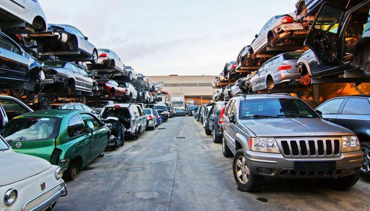 Demolire un’auto: cosa fare e come comportarsi - Foto 10 di 11