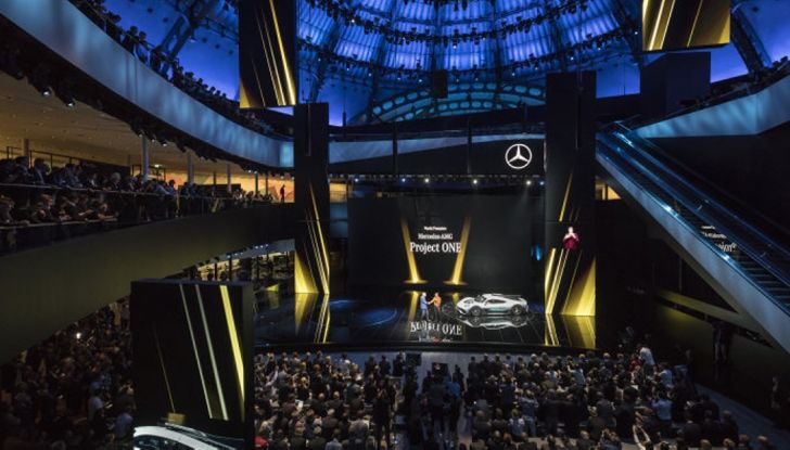 CEO Daimler: Le auto elettriche non si vendono, aspettiamo il 2030 - Foto 7 di 8