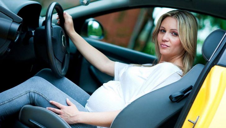 Donne incinte al volante: normativa e consigli - Foto 2 di 10