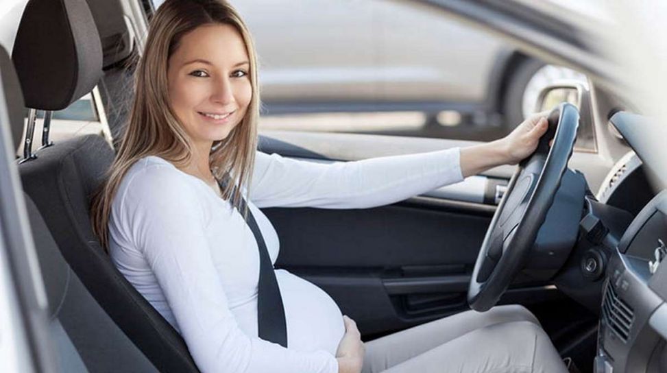 Guidare in gravidanza: tutti gli accorgimenti da prendere - fem