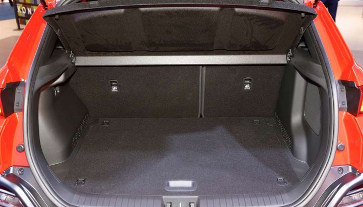 Hyundai Kona, dettagli e caratteristiche del nuovo SUV - Foto 10 di 20