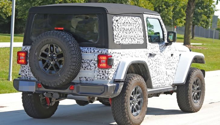 Jeep Wrangler, la nuova generazione sorpresa durante i collaudi - Foto 6 di 21