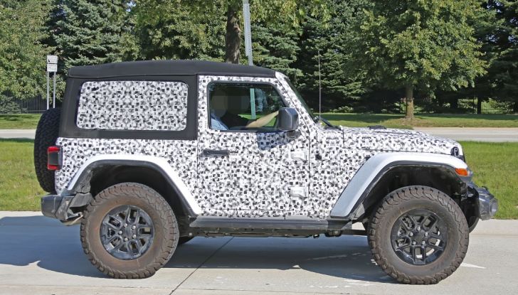 Jeep Wrangler, la nuova generazione sorpresa durante i collaudi - Foto 7 di 21