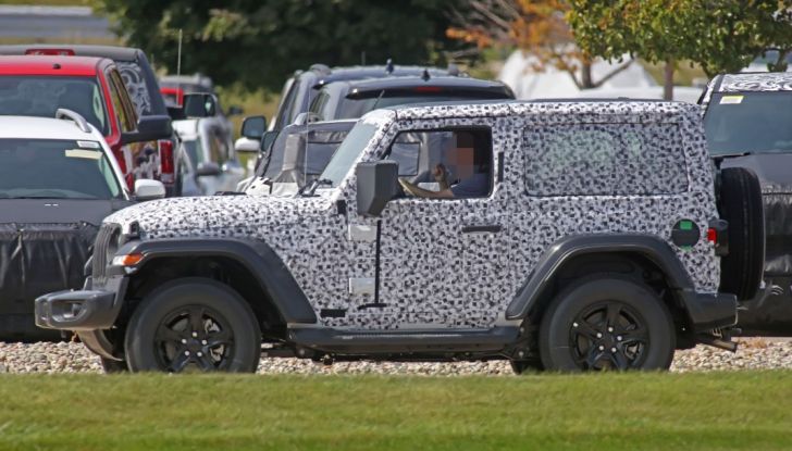 Jeep Wrangler, la nuova generazione sorpresa durante i collaudi - Foto 9 di 21