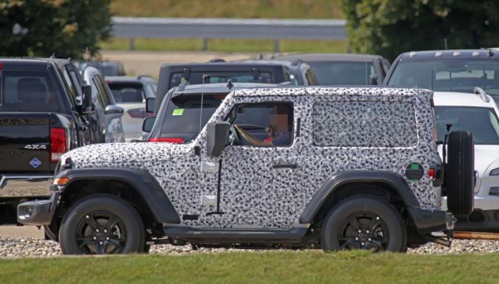 Jeep Wrangler, la nuova generazione sorpresa durante i collaudi - Foto 10 di 21