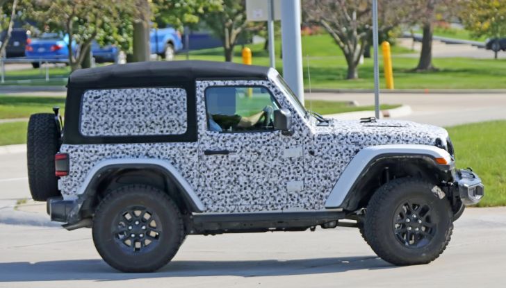 Jeep Wrangler, la nuova generazione sorpresa durante i collaudi - Foto 20 di 21