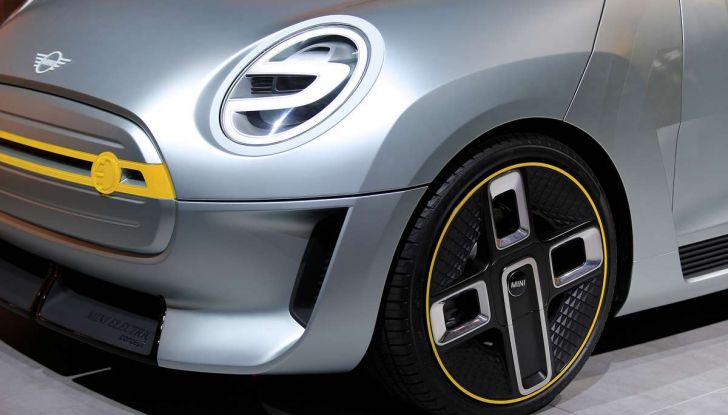 MINI Electric Concept per anticipare il 2019 al Salone di Francoforte - Foto 9 di 24