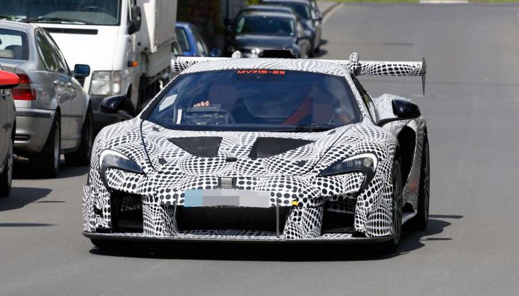 La pazza idea di McLaren: una supercar alimentata con carburante sintetico - Foto 4 di 16