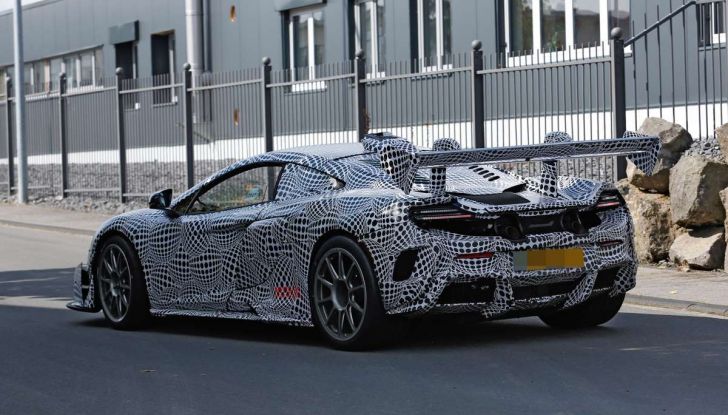 La pazza idea di McLaren: una supercar alimentata con carburante sintetico - Foto 15 di 16
