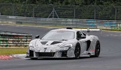 McLaren 675LT, immagini e dettagli del prototipo da gara