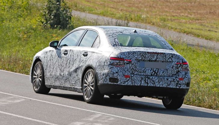 Mercedes Classe A Sedan, prima prova della tre volumi tedesca - Foto 2 di 17
