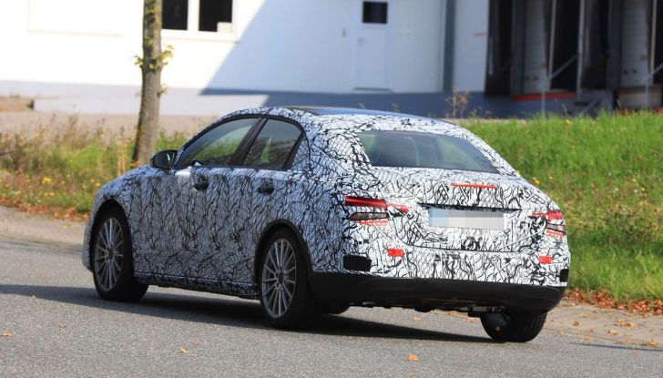 Mercedes Classe A Sedan, prima prova della tre volumi tedesca - Foto 8 di 17