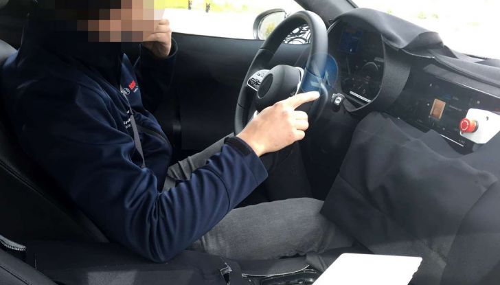 Mercedes Classe A Sedan, prima prova della tre volumi tedesca - Foto 16 di 17