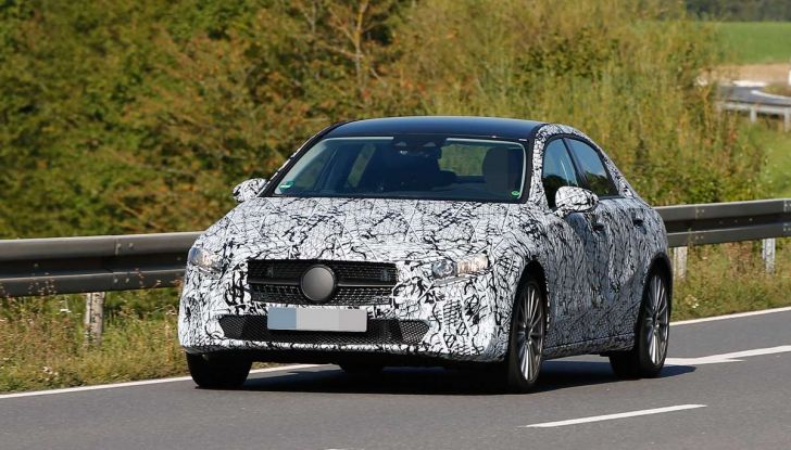 Mercedes Classe A Sedan, prima prova della tre volumi tedesca - Foto 6 di 17