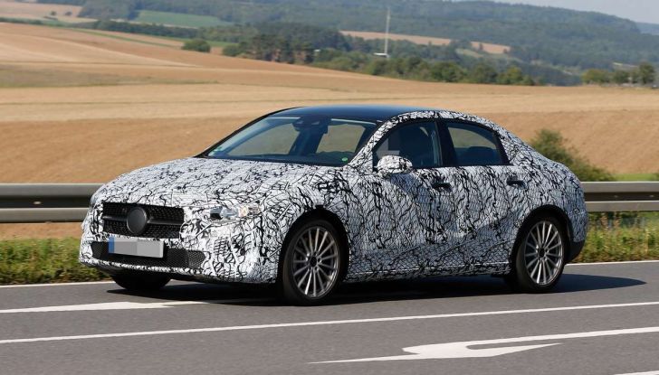 Mercedes Classe A Sedan, prima prova della tre volumi tedesca - Foto 1 di 17