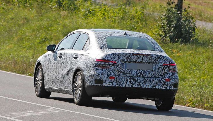 Mercedes Classe A Sedan, prima prova della tre volumi tedesca - Foto 4 di 17