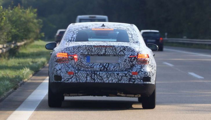 Mercedes Classe A Sedan, prima prova della tre volumi tedesca - Foto 7 di 17