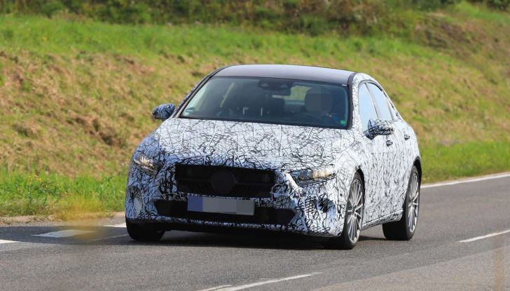 Mercedes Classe A Sedan, prima prova della tre volumi tedesca - Foto 10 di 17