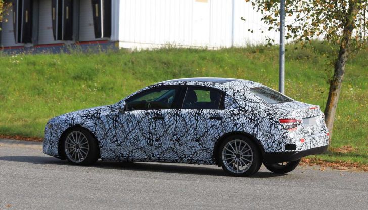 Mercedes Classe A Sedan, prima prova della tre volumi tedesca - Foto 13 di 17