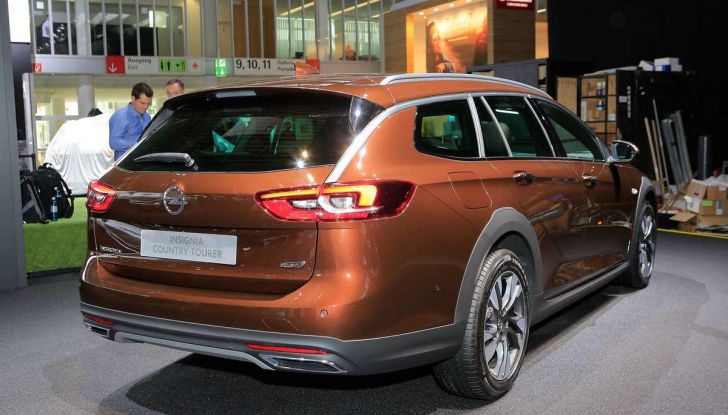 Opel Insignia Country Tourer, la versione per tutti i terreni - Foto 3 di 13