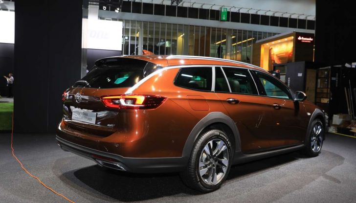 Opel Insignia Country Tourer, la versione per tutti i terreni - Foto 11 di 13