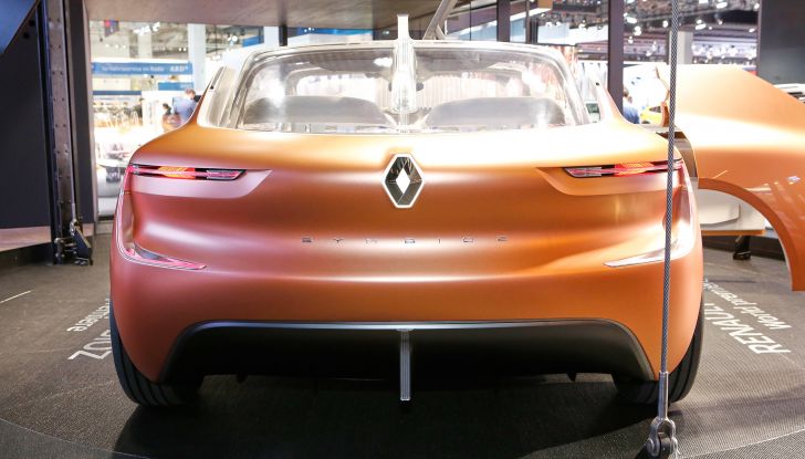 Renault Symbioz, concept per la mobilità del futuro - Foto 3 di 13