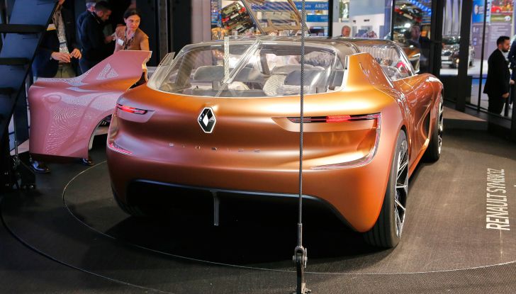 Renault Symbioz, concept per la mobilità del futuro - Foto 9 di 13