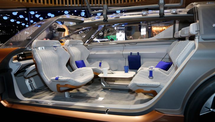 Renault Symbioz, concept per la mobilità del futuro - Foto 10 di 13