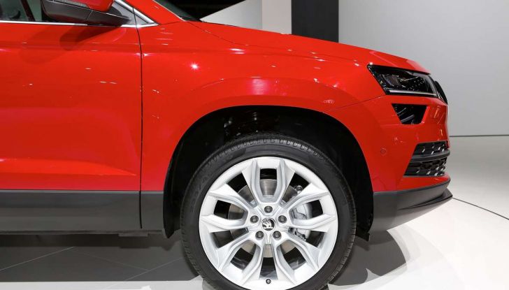 Skoda Karoq: il SUV compatto con nuovi motori e tanto spazio - Foto 4 di 15