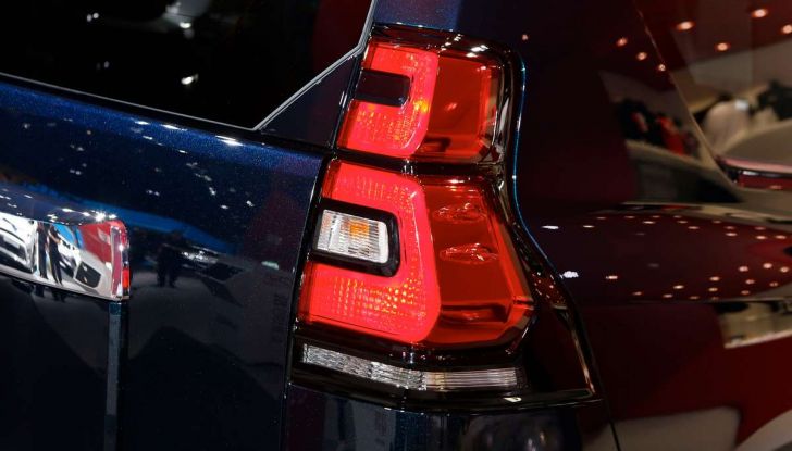 Toyota Land Cruiser 2018: il SUV body-on-frame per tutti i terreni - Foto 12 di 15