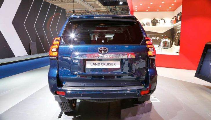 Toyota Land Cruiser 2018: il SUV body-on-frame per tutti i terreni - Foto 8 di 15