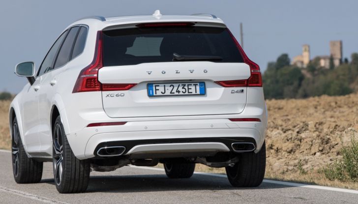 Volvo XC60 2017: Prova su strada, opinioni e prezzi del SUV svedese - Foto 22 di 35