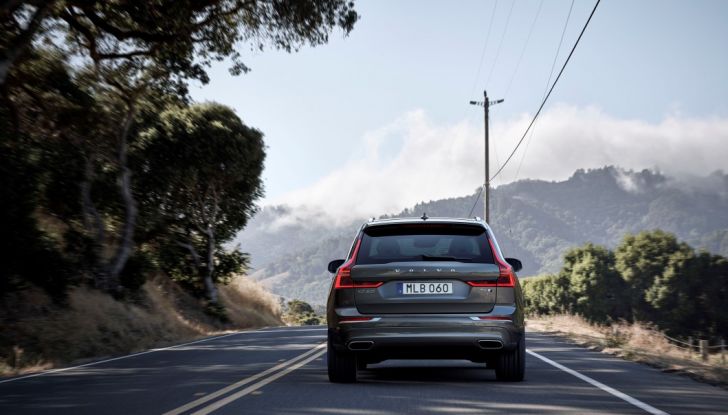 Volvo XC60 2017: Prova su strada, opinioni e prezzi del SUV svedese - Foto 31 di 35