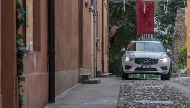 Volvo XC60 2017: Prova su strada, opinioni e prezzi del SUV svedese - Foto 12 di 35
