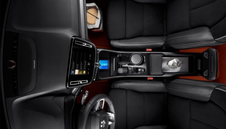 Volvo XC40 2018, arriva il crossover compatto del marchio svedese - Foto 26 di 28