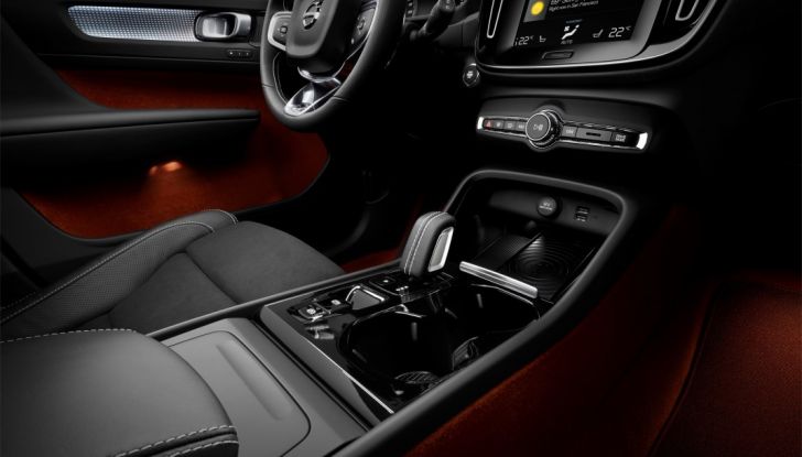 Volvo XC40 2018, arriva il crossover compatto del marchio svedese - Foto 27 di 28