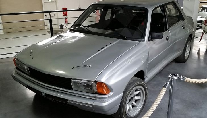 Peugeot 305 V6, il prototipo che lasciò la scena alla 205 Turbo 16 - Foto 1 di 10
