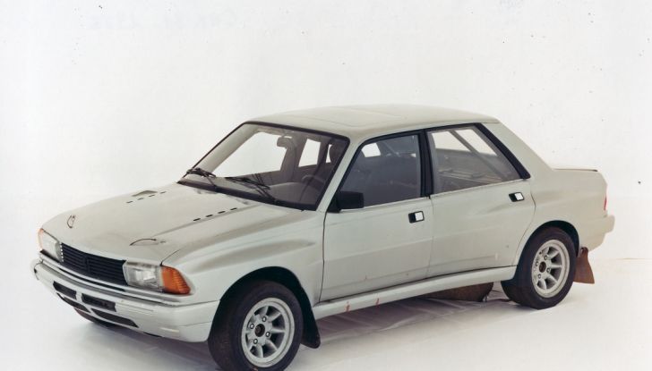 Peugeot 305 V6, il prototipo che lasciò la scena alla 205 Turbo 16 - Foto 4 di 10