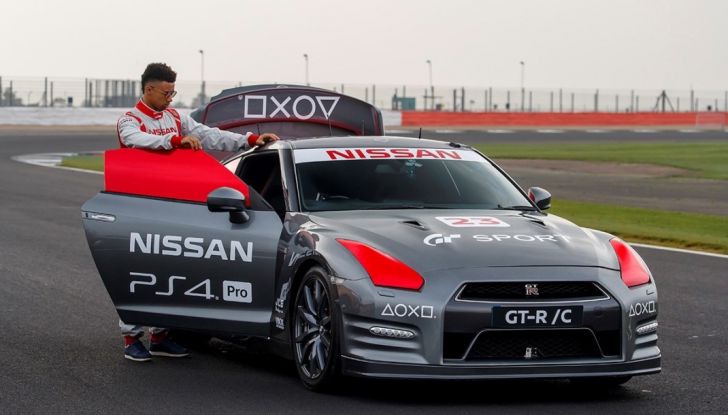 La Nissan GT-R si guida con la Playstation 4 - Foto 2 di 19