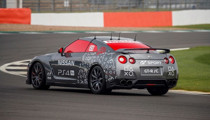 La Nissan GT-R si guida con la Playstation 4 - Foto 13 di 19