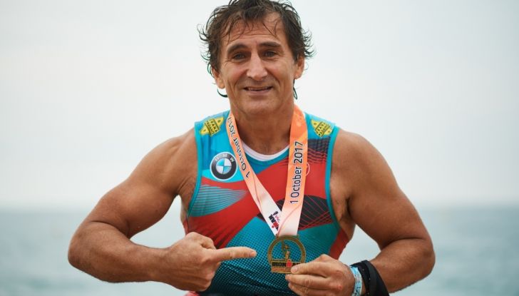 Un fantastico Alex Zanardi sotto le 9 ore all’IronMan di Barcellona - Foto 1 di 12