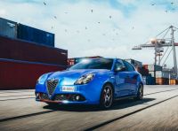 Nuova Alfa Romeo Giulietta con allestimenti Pack Tech e Pack Carbon Look